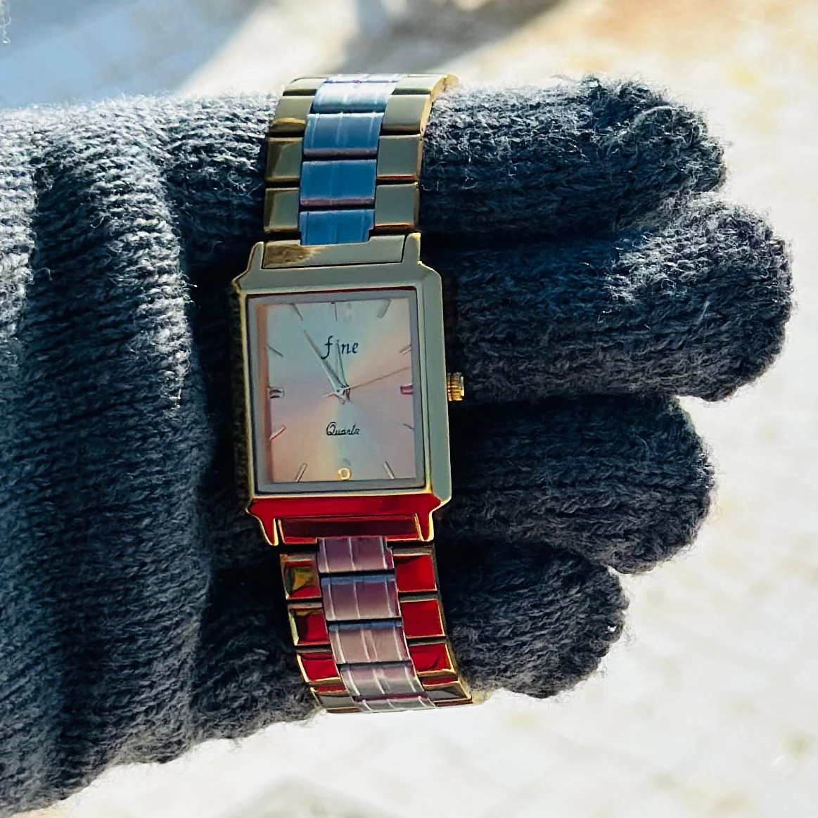 Man’s analog watch