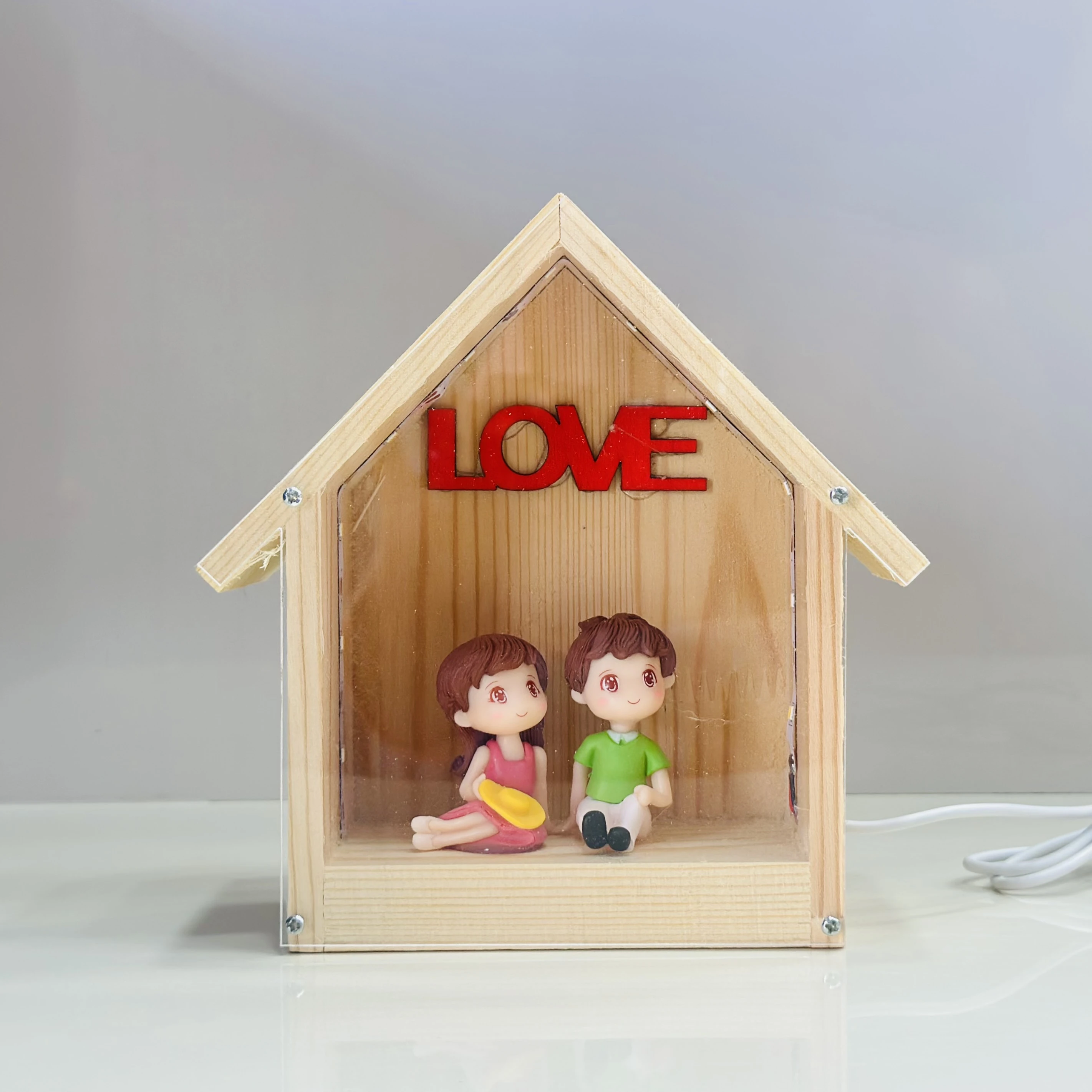 Wooden Hut Lovers Inside Decorative gift(SKU-MHTL56)