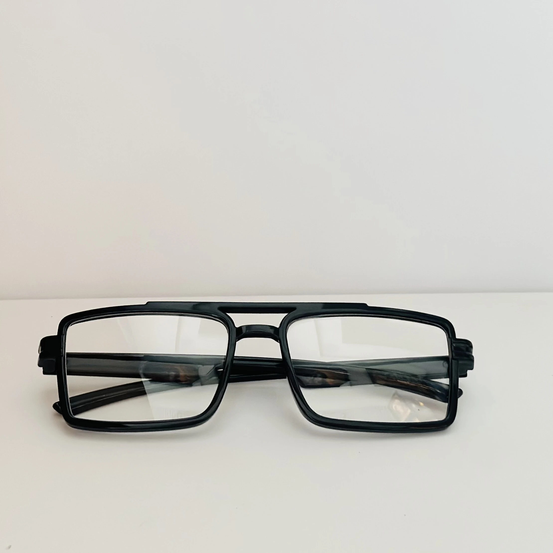 Aptica Fortis Capital reading glasses in black.