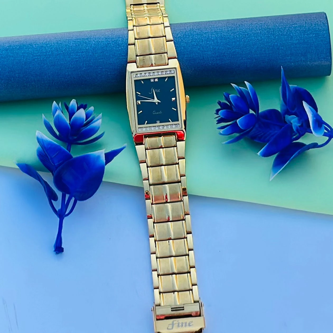 Man’s analog watch