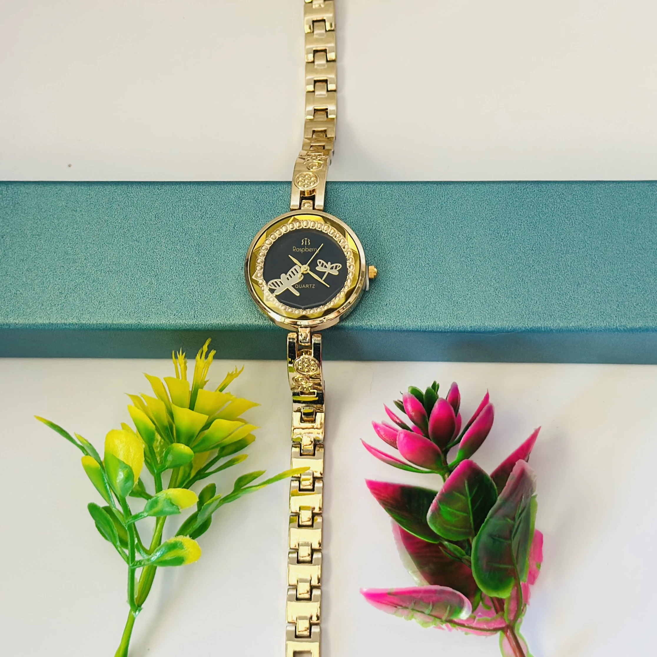 Women Printed Dial & Stainless Steel Bracelet Style Straps Analogue Watch.