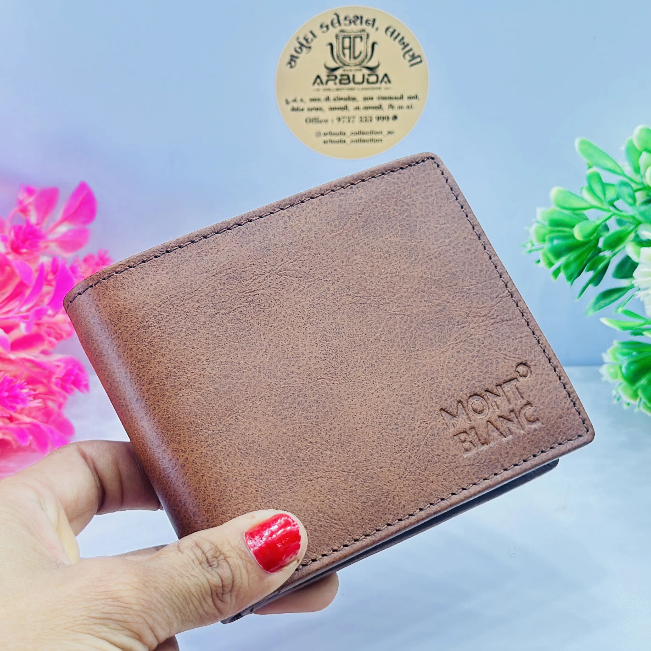 Brown leather men's bi-fold wallet