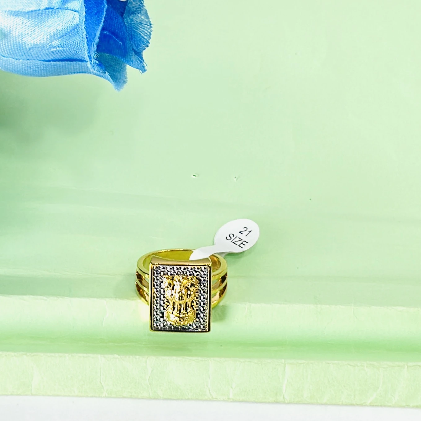 Men’s gold-plated ring