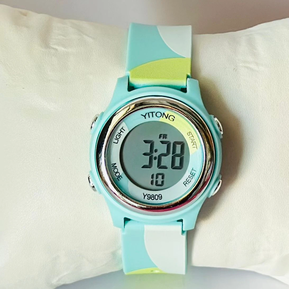 Yitong digital sports watch