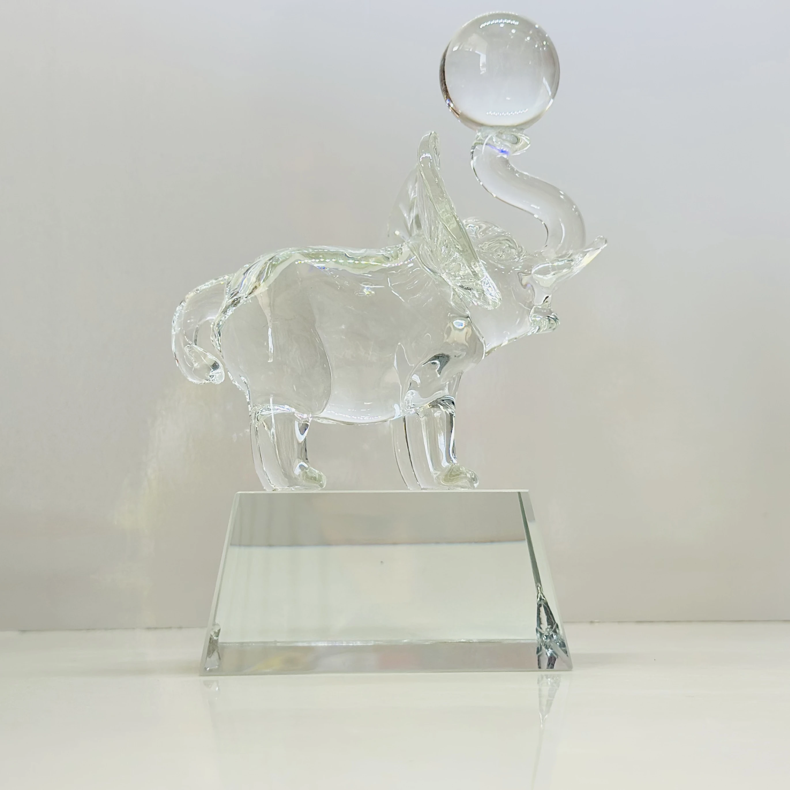 Glass Elephant Figurine Interior Crystal (SKU-SGRUG8)