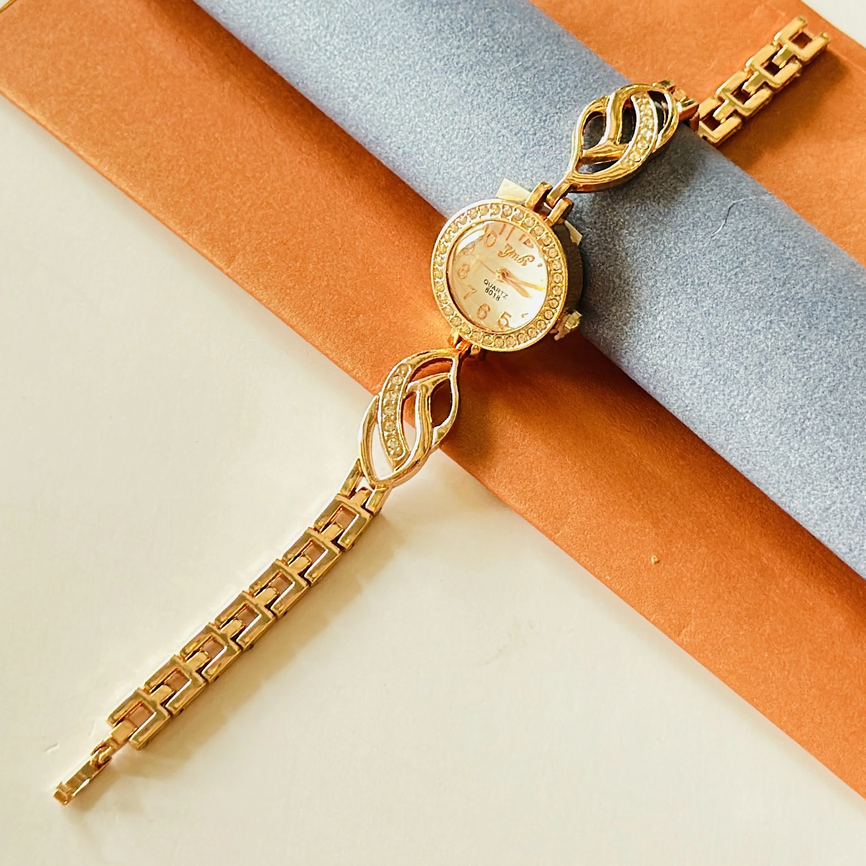 Analogue watch for girls
