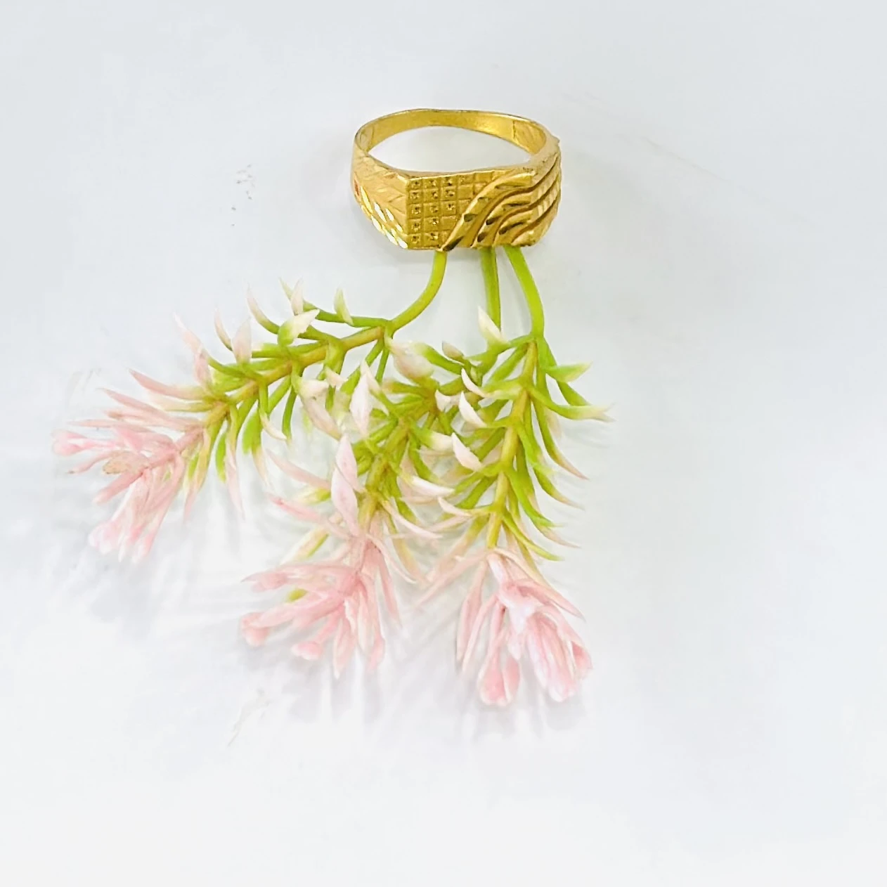 Gold toned finger ring