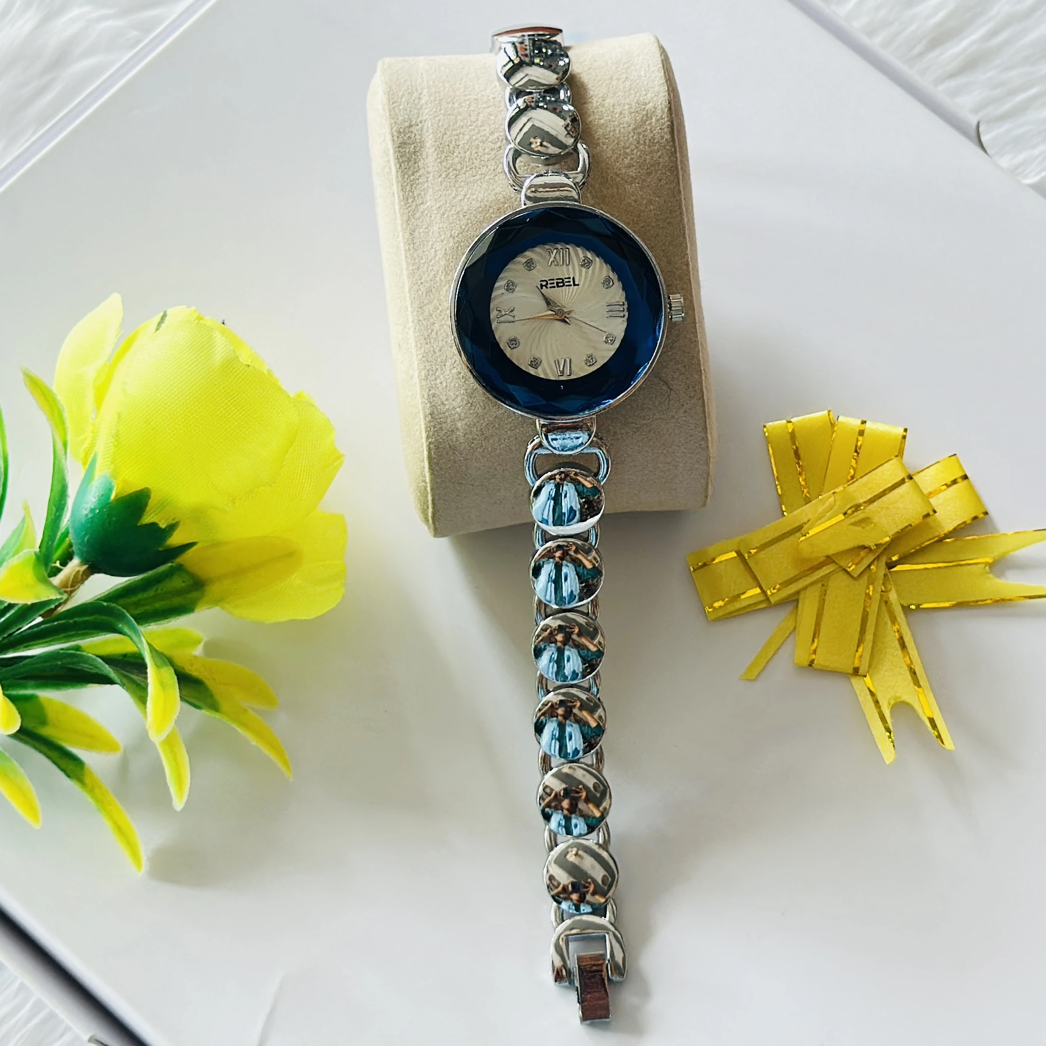 Stylist ladies' quartz analog watch