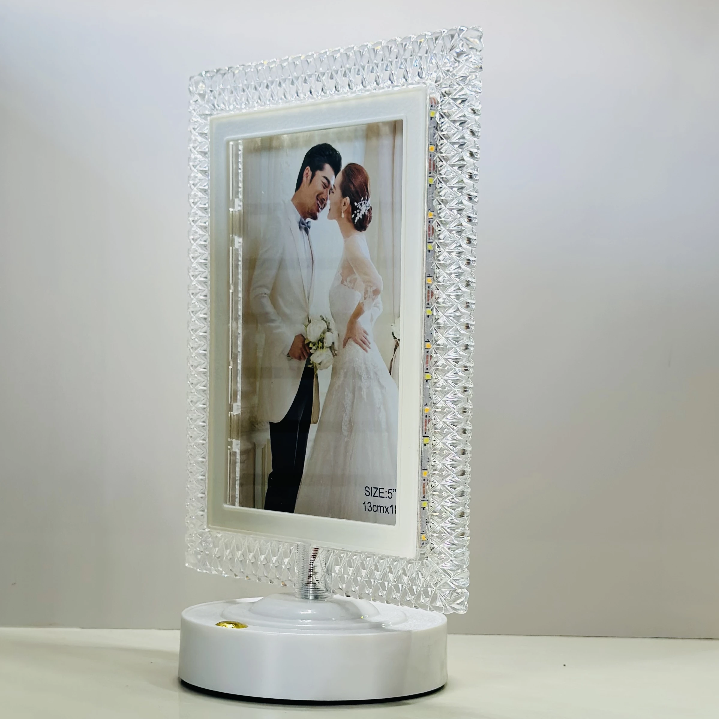 Romantic LED  with Kissing Couple