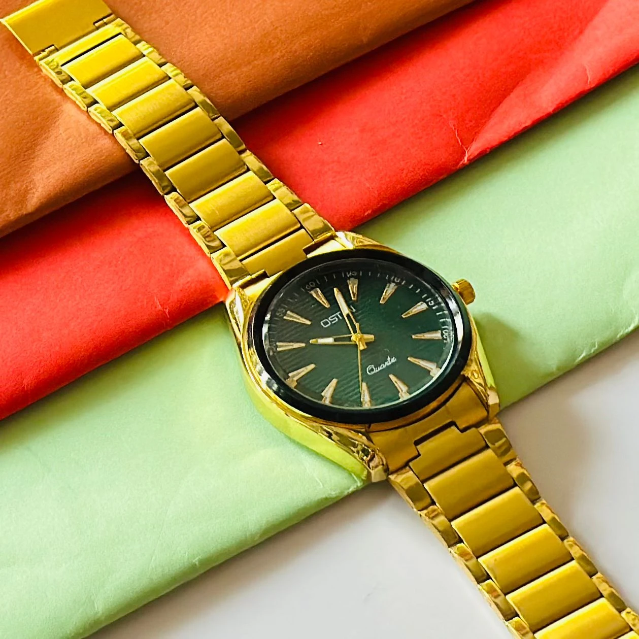 Golden Design analog watch For man’s