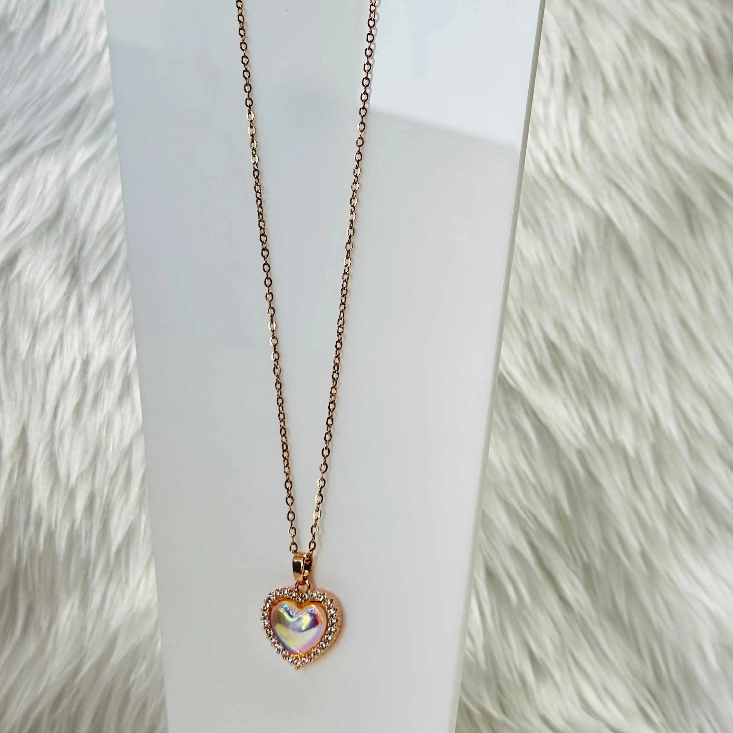 Glowzi anti-tarnish stainless steel gold heart pendant