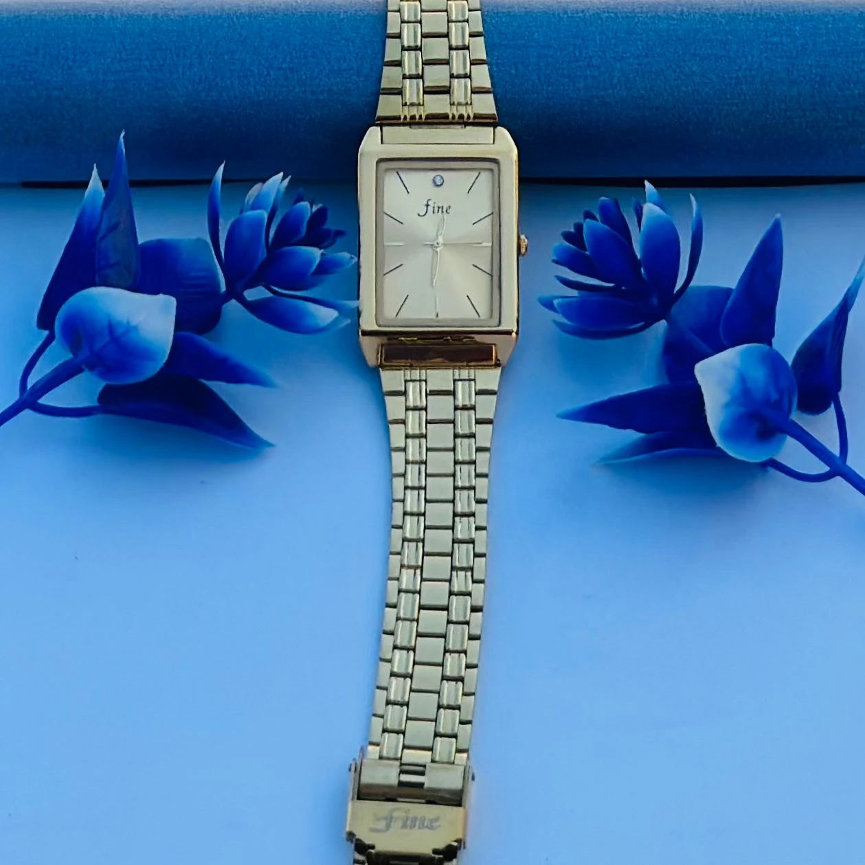 Golden Design analog watch