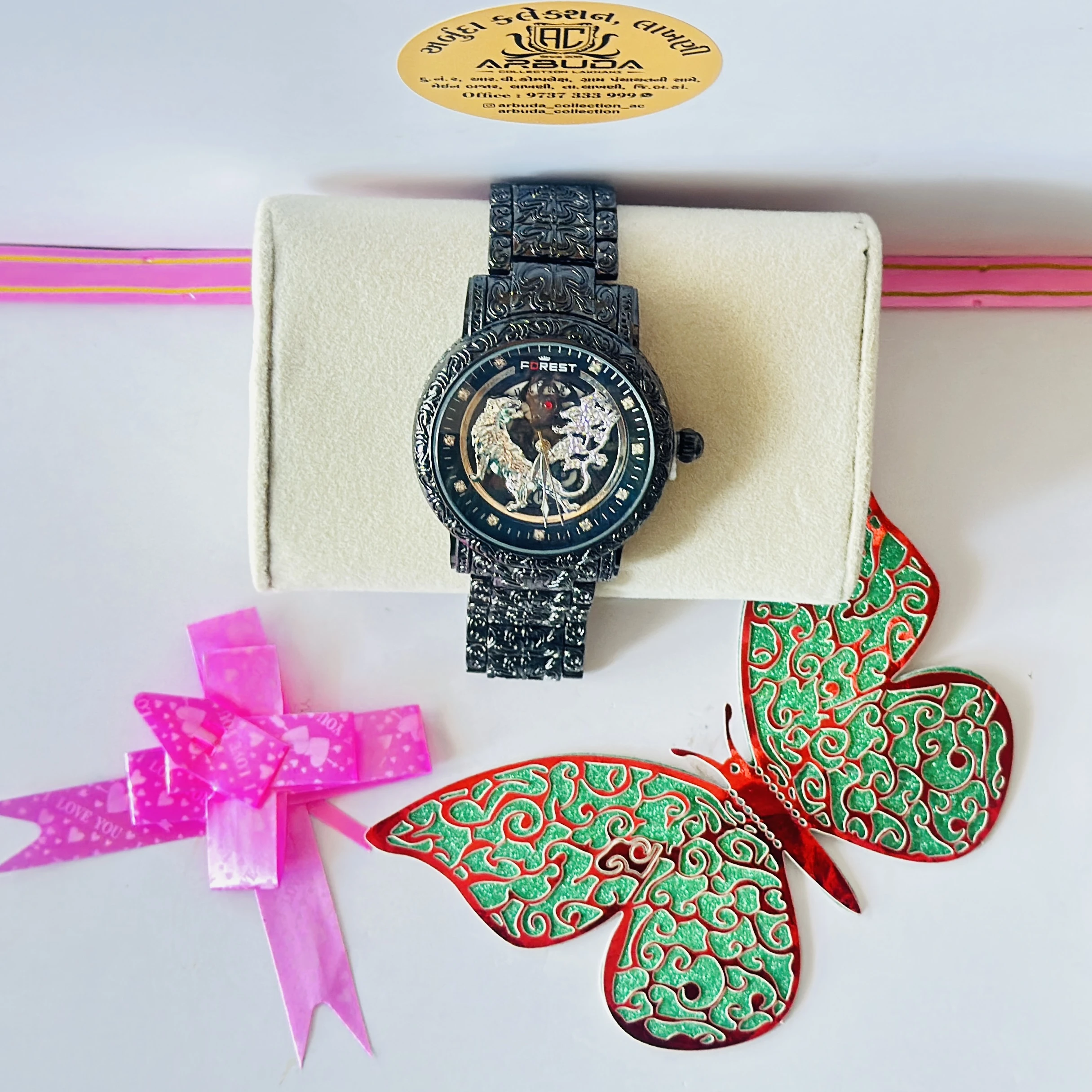 Forest Luxury Lion Curved Dial Bracelet Unisex Wrist Watch.