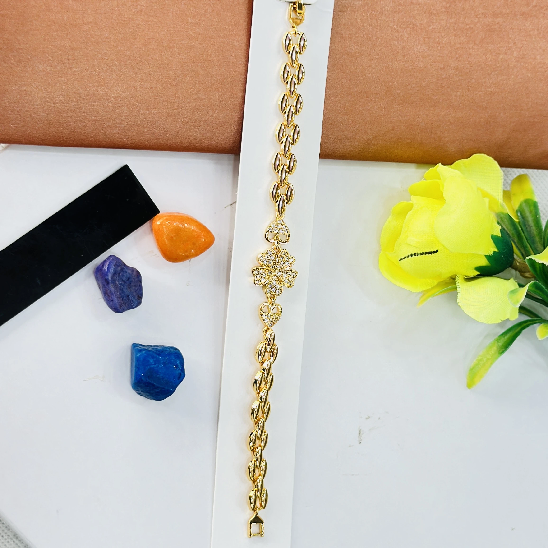 Gold plated bracelet with a central clover design
