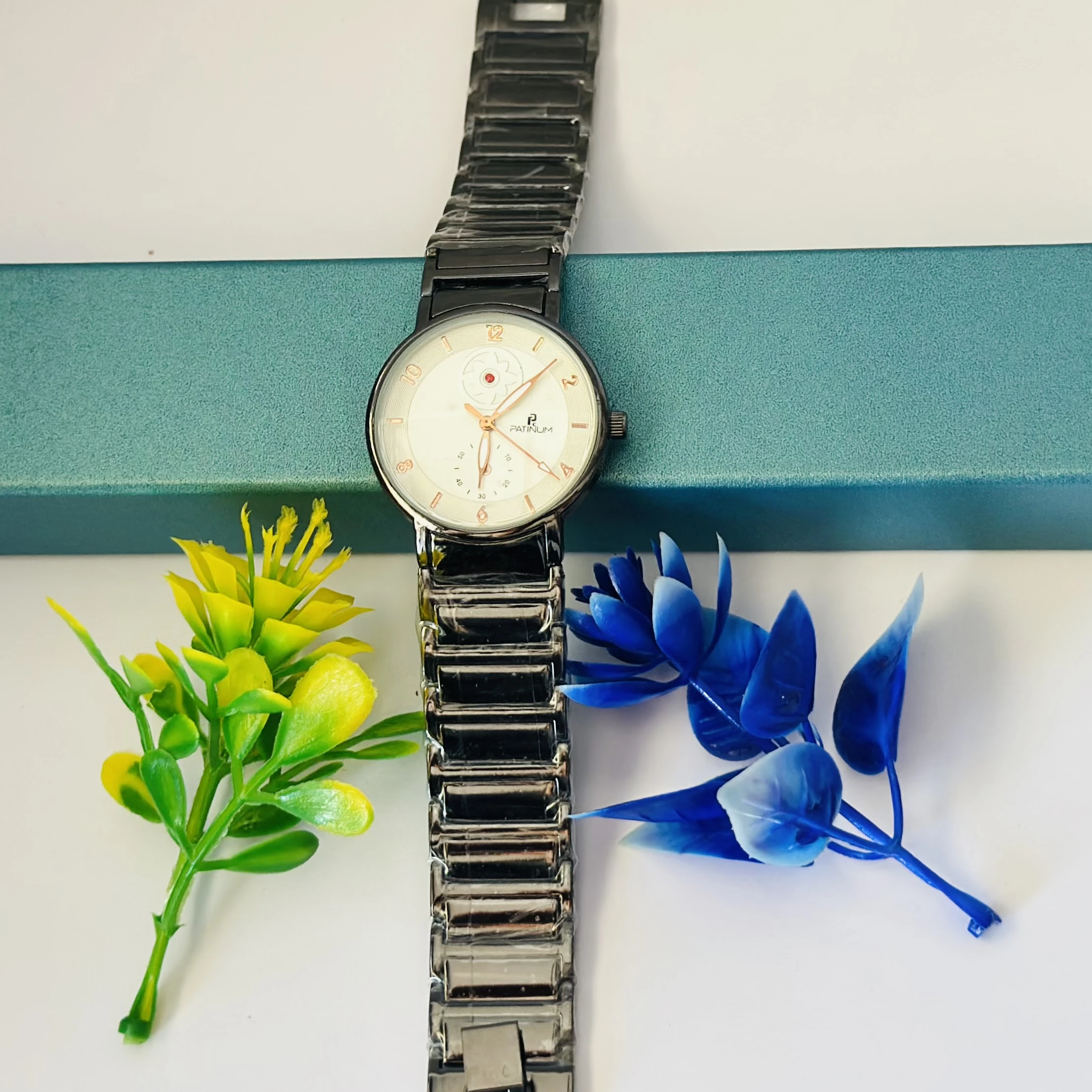 Black metal analogue watch