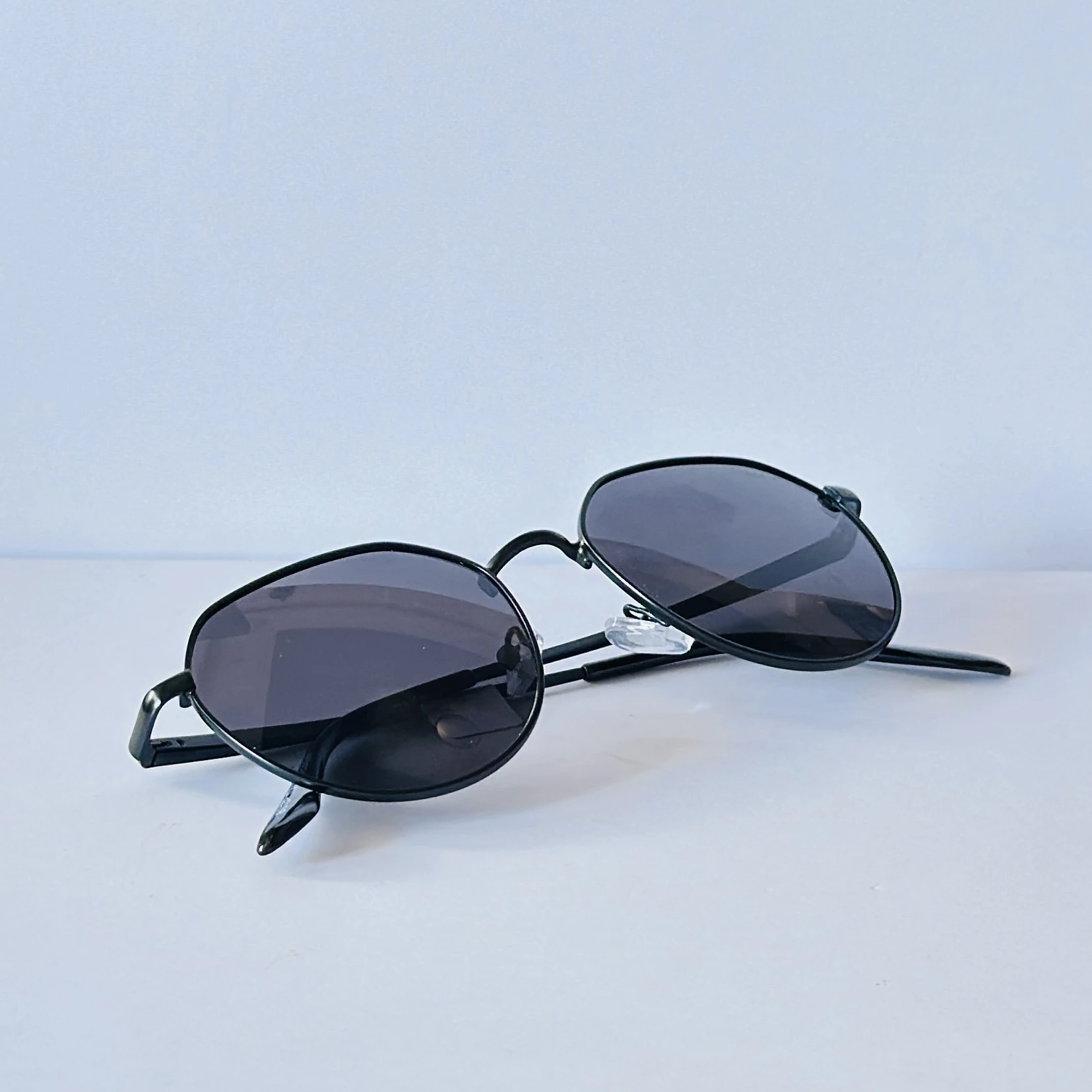 Ray-Ban style hexagonal sunglasses with a black metal frame.