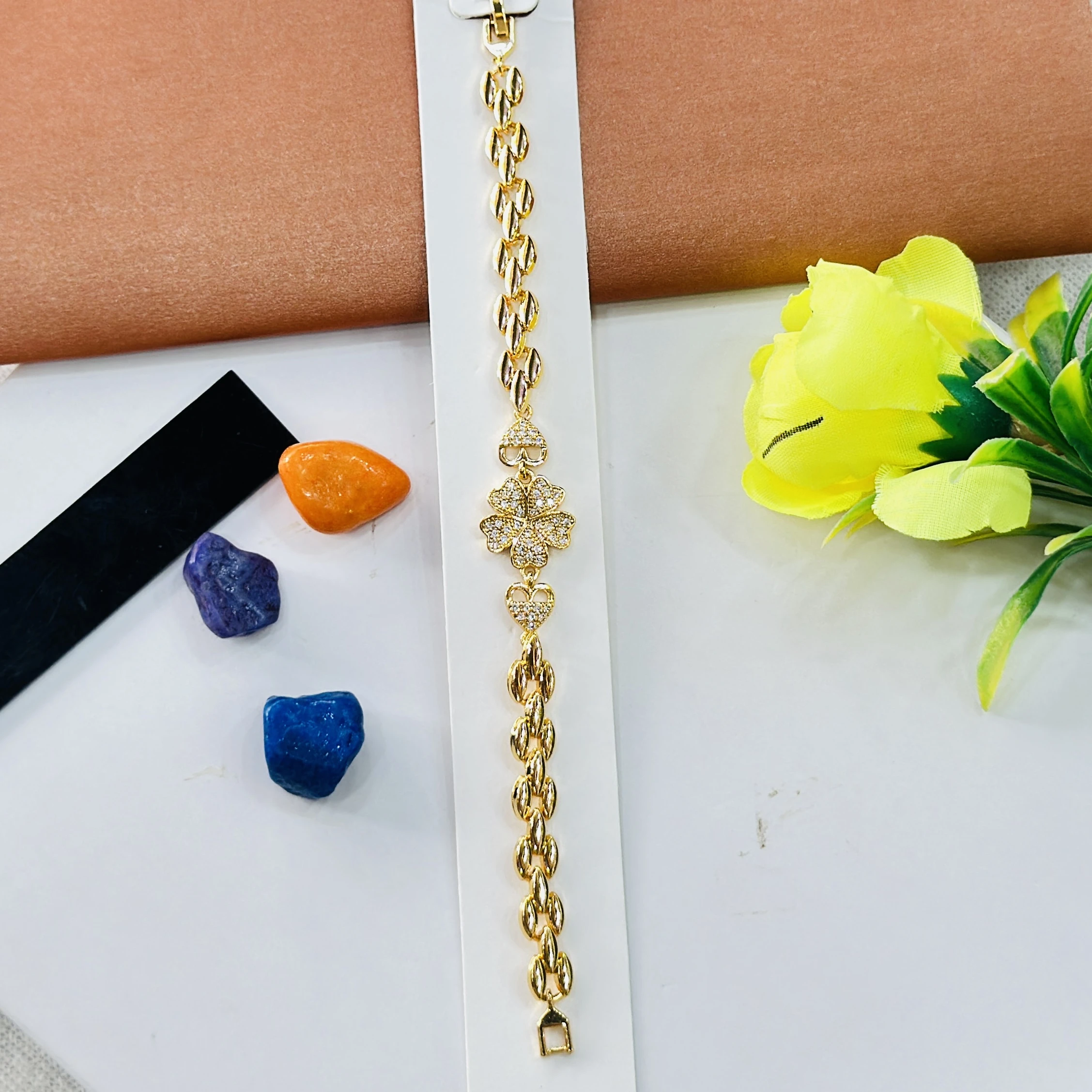 Gold plated bracelet with a central clover design