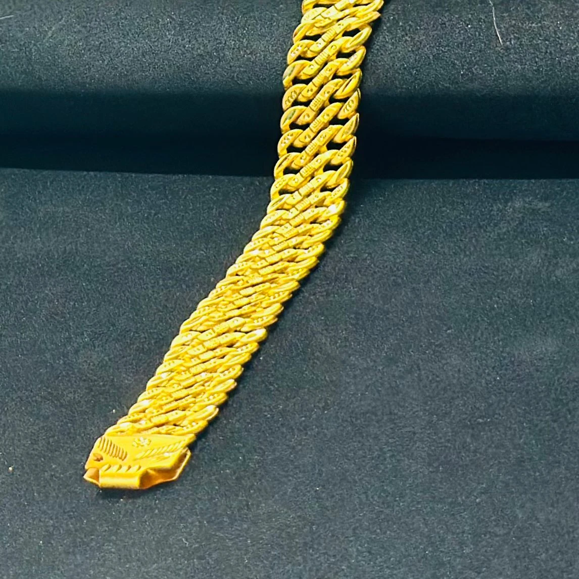 Man’s Breslet’s golden