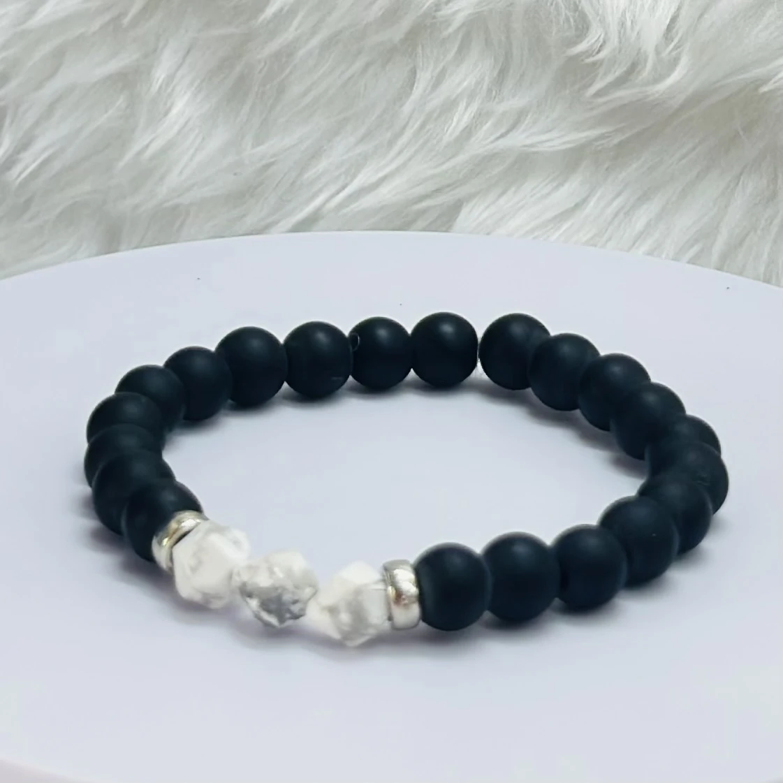 Poise Howlite and Black Onyx natural stone elastic bracelet.