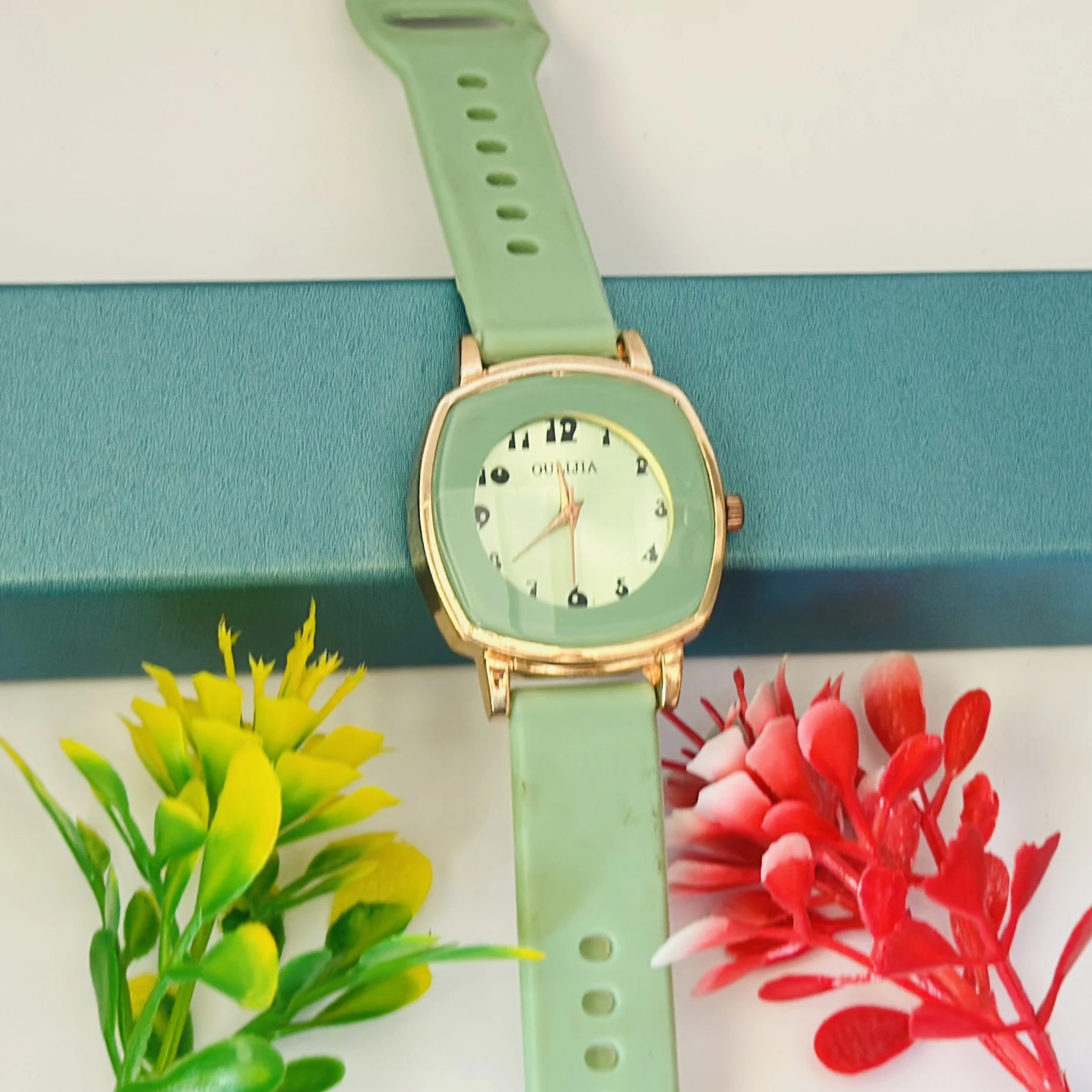 Ladies fashion watch