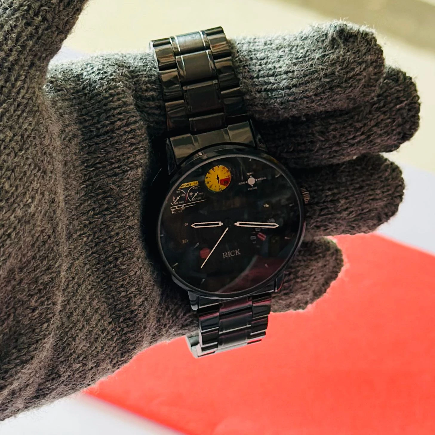 Spinning Wheel analog men's watch