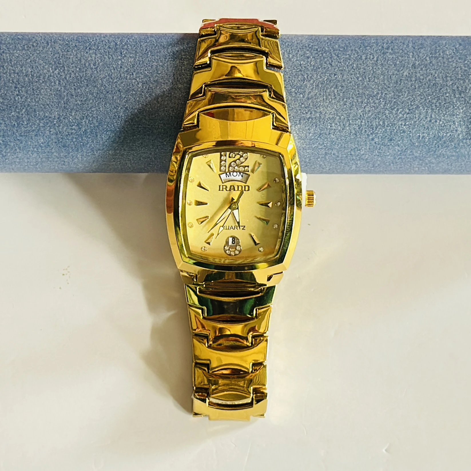 Golden -toned timepiece appears