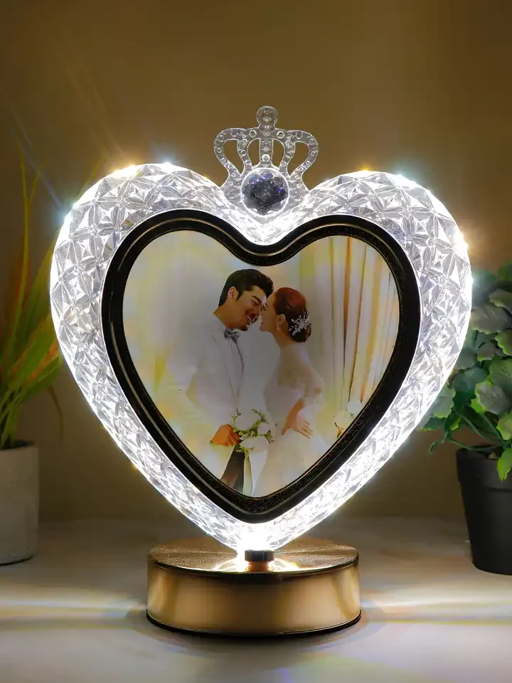 Romantic LED Dome Lamp with Kissing Couple