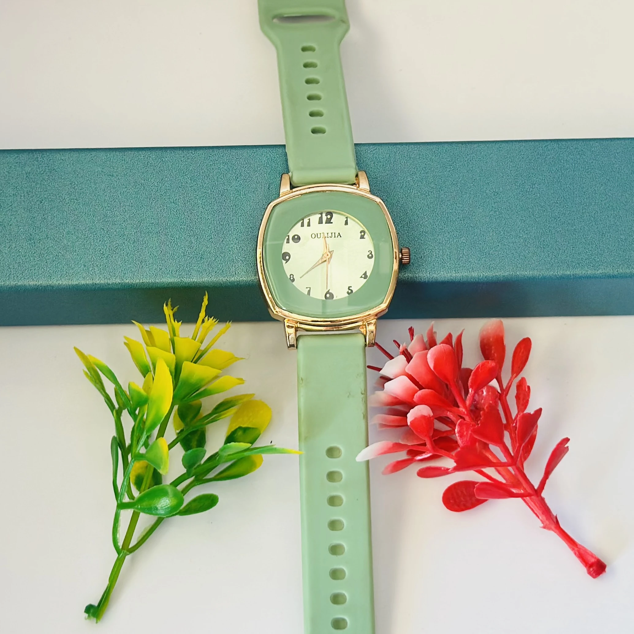 Ladies fashion watch