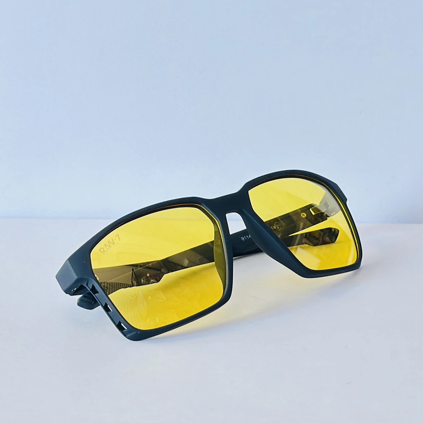 sunglasses with yellow polarized lenses