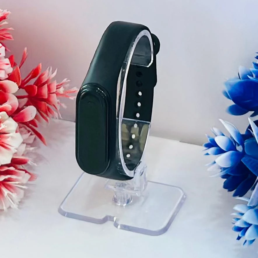 appears to be an Aquarius AQ112 fitness tracker in black