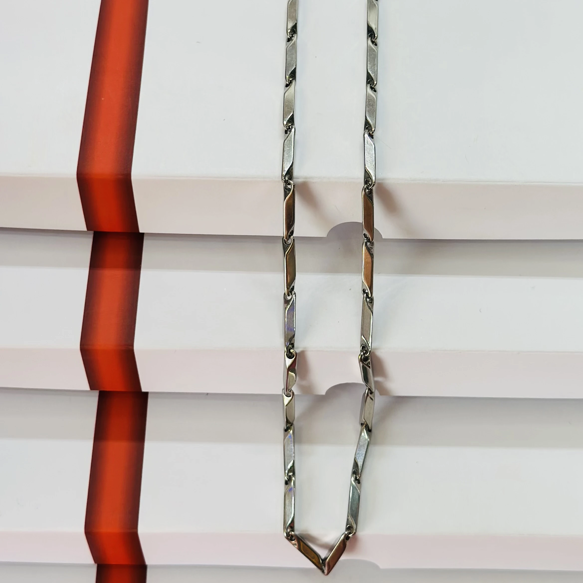 Silver toned arrow link chain