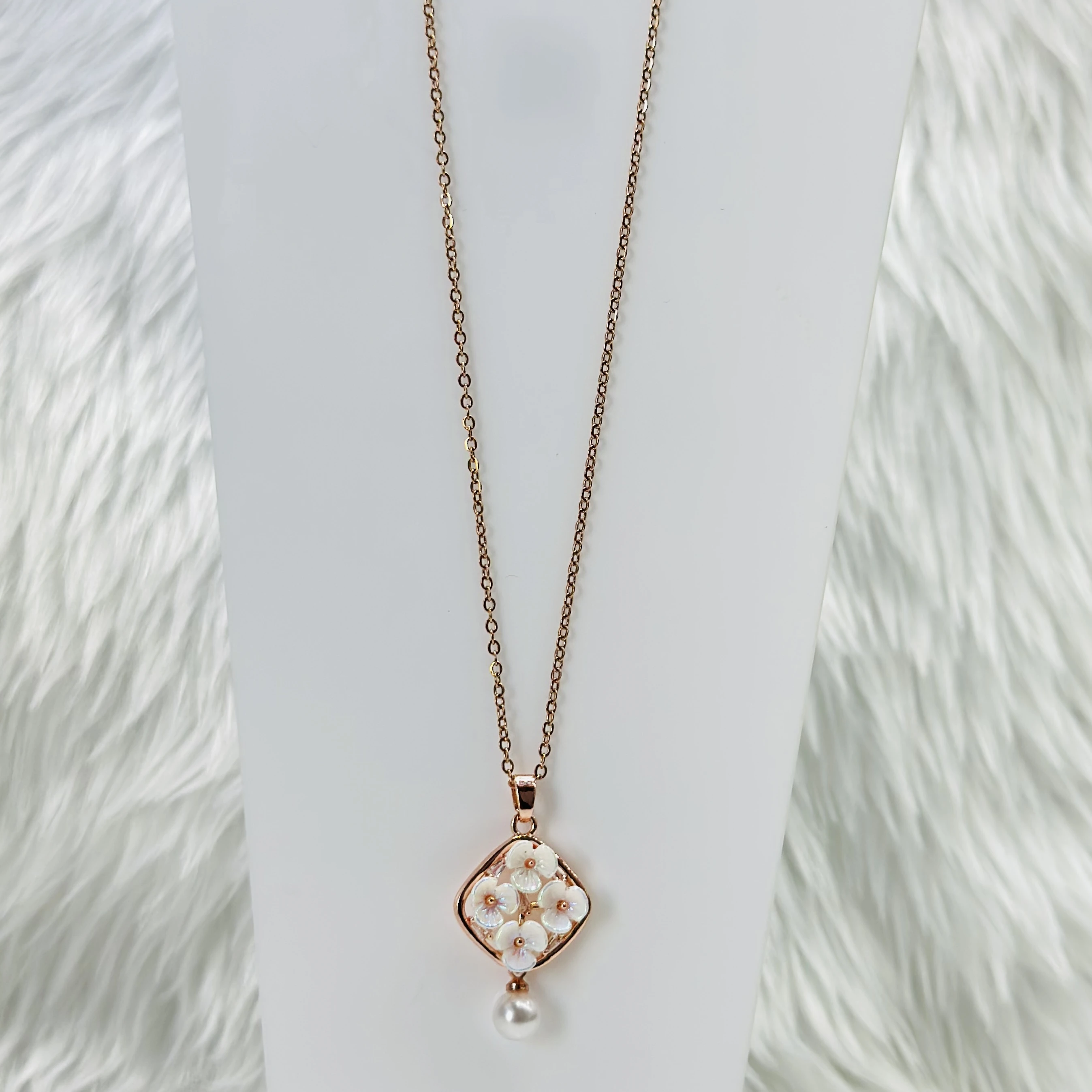 Chopard Happy Hearts Flowers pendant