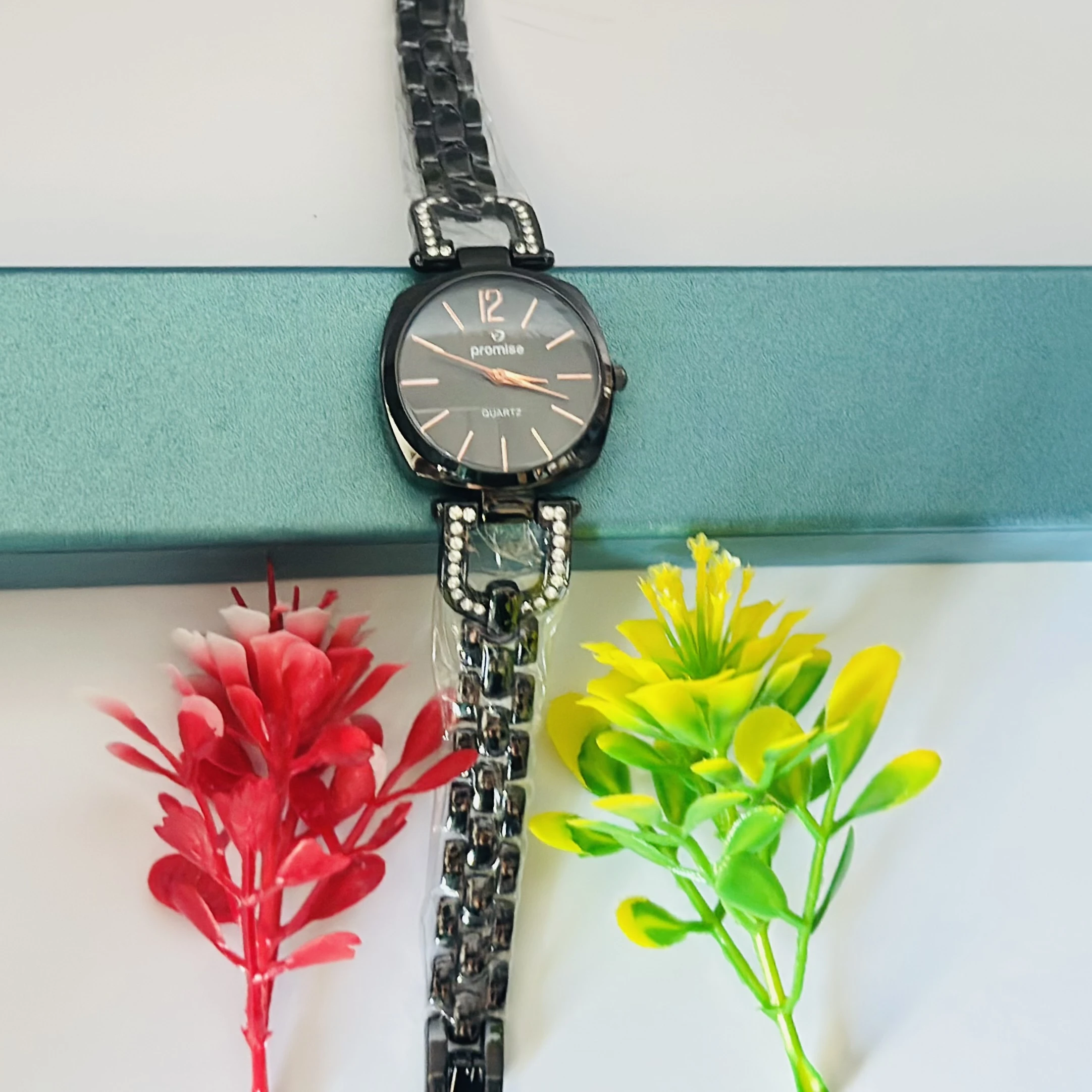 Promise Gajartz quartz analog watch