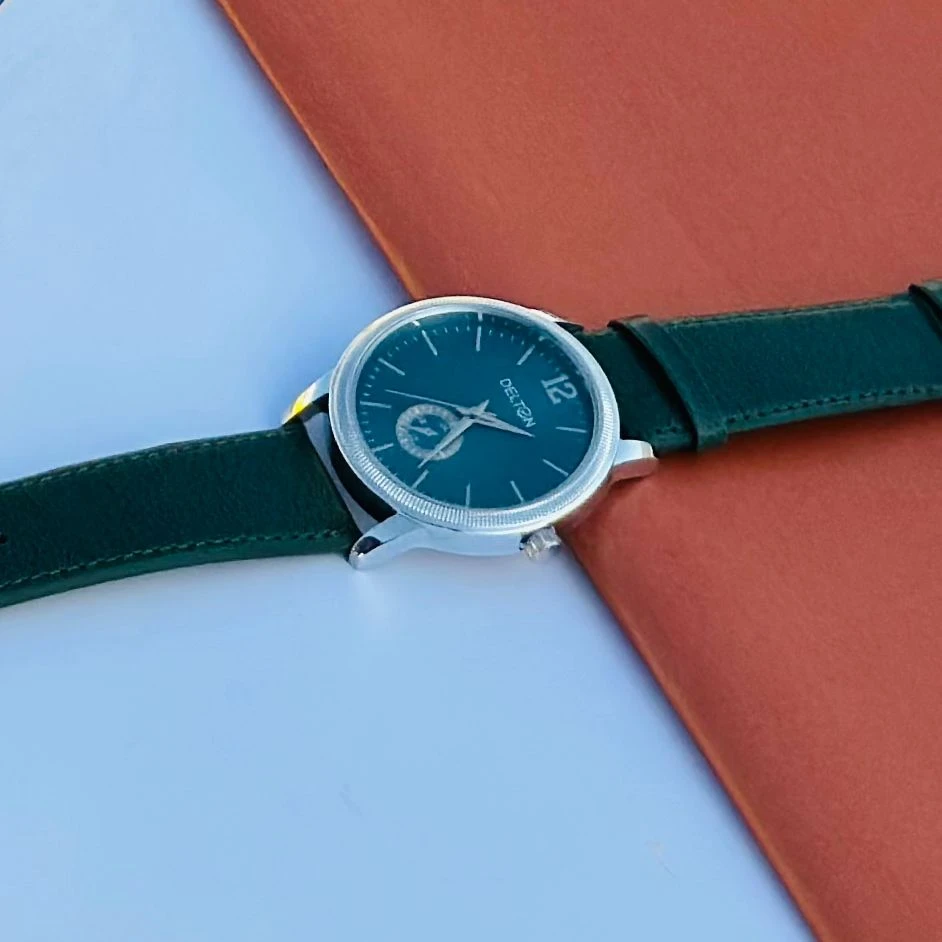 Black analog watch For man’s