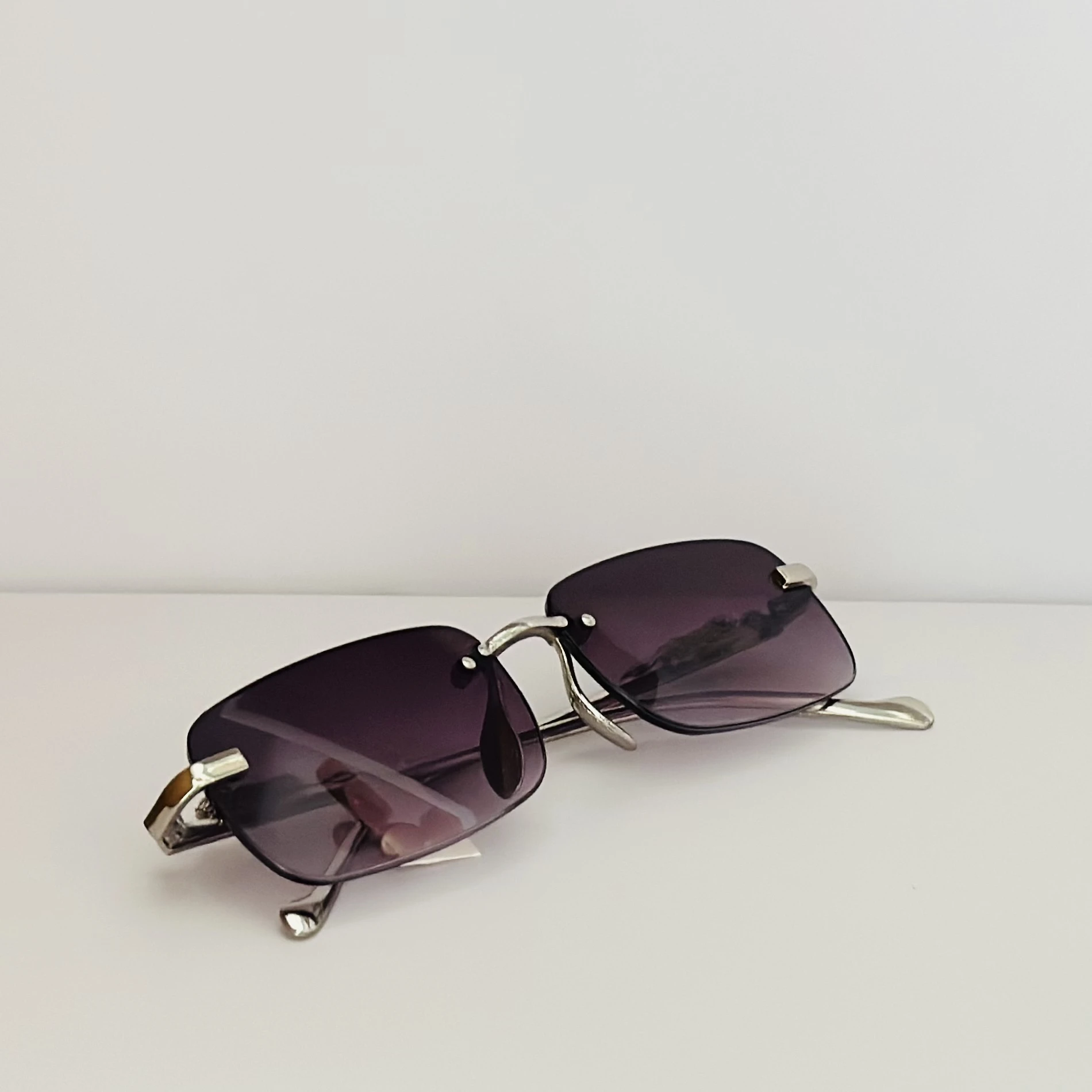 Small rimless rectangle fashion sunglasses