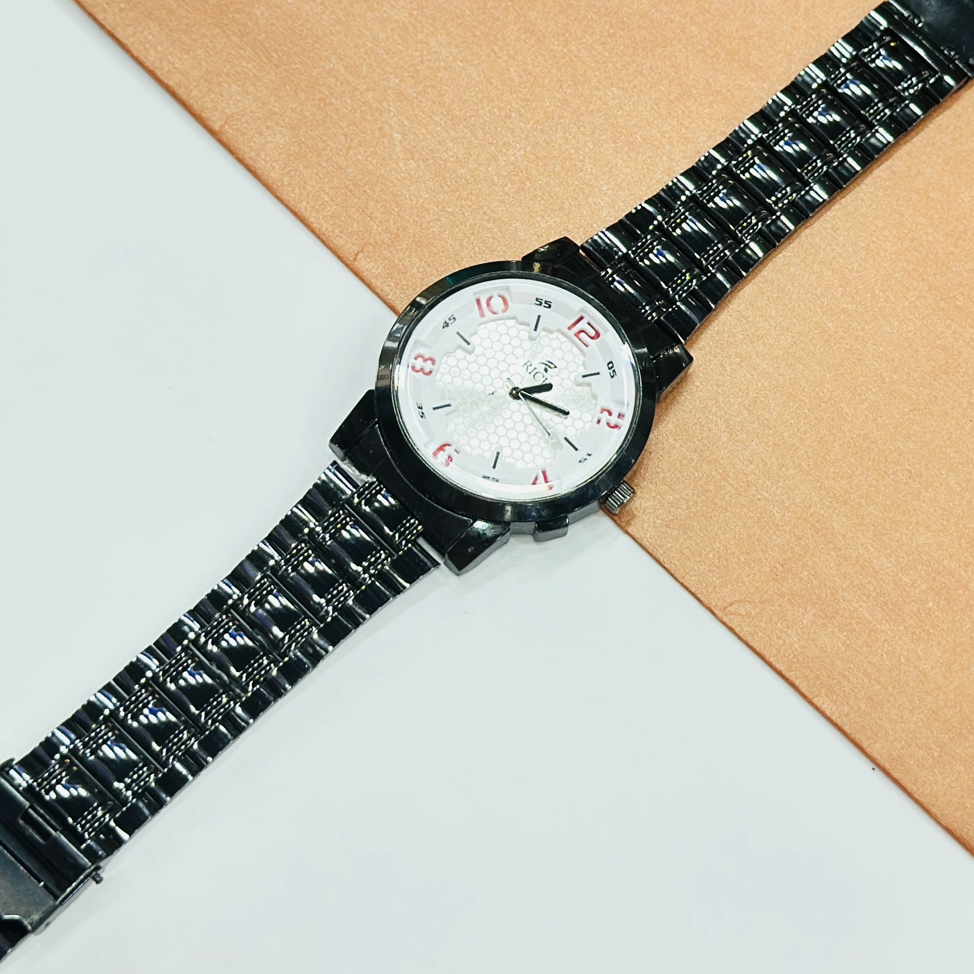 Black coloured Quartz analogue watch