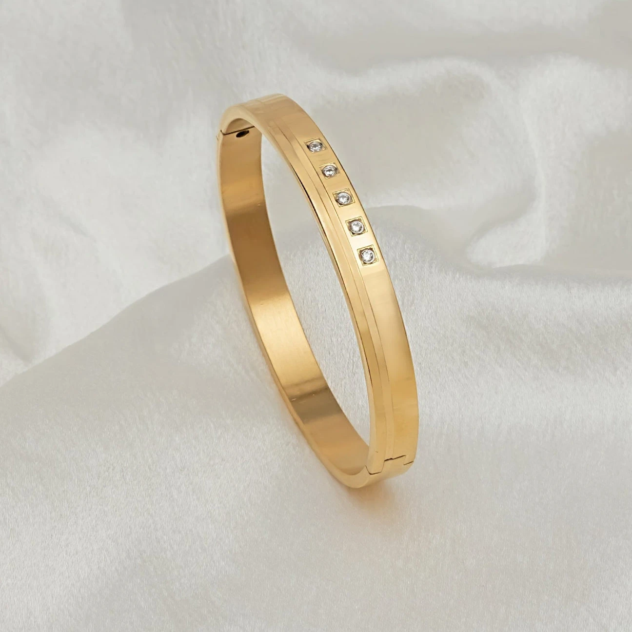 Sleek Gold Diamond Bracelet