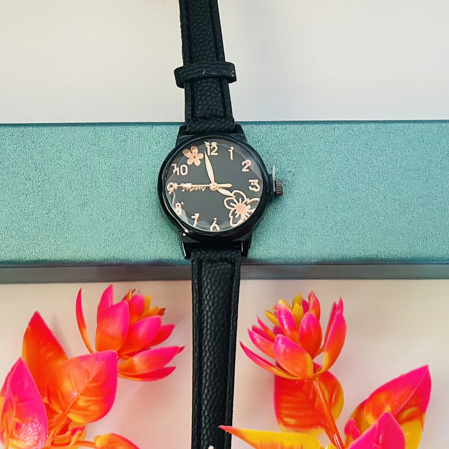 Quartz analog Watch