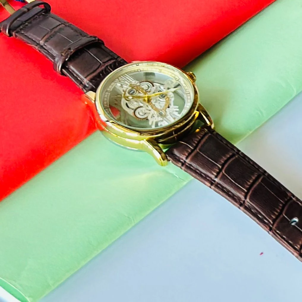 Man’s analog watch