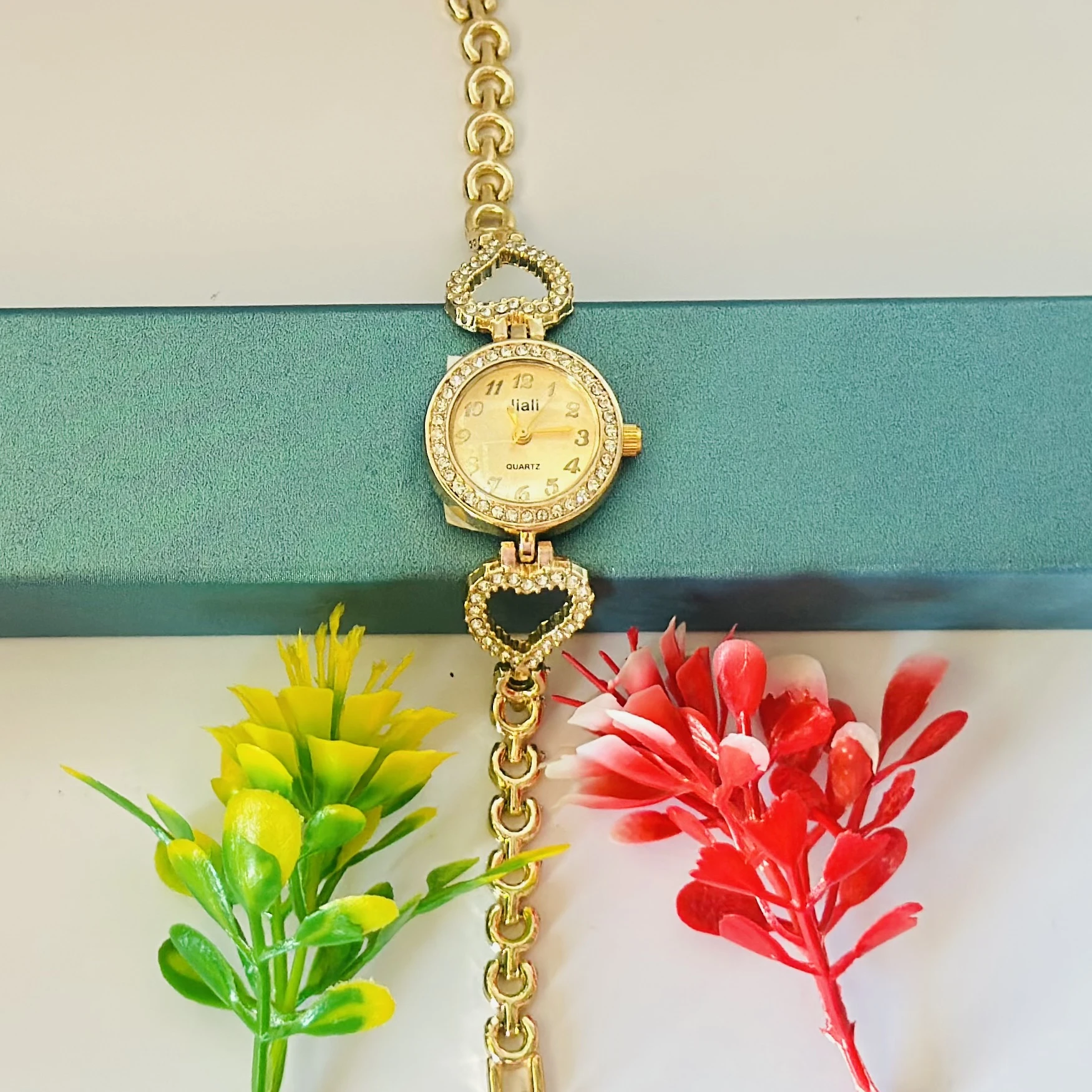 Gold tone Party Wear Heart Design Watch