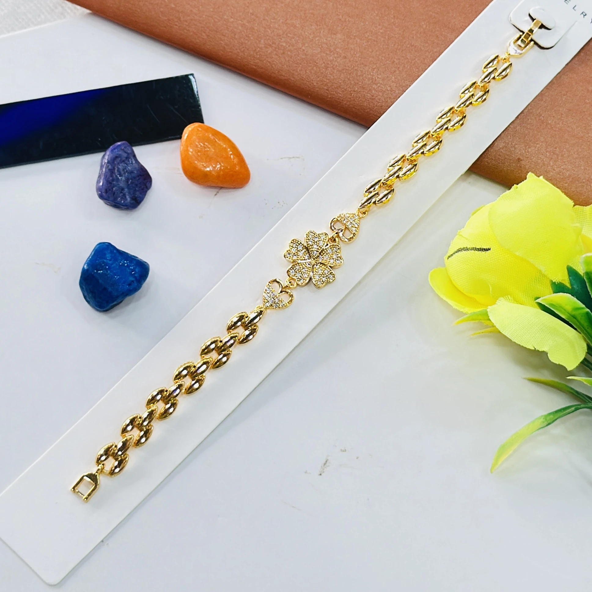 Gold plated bracelet with a central clover design