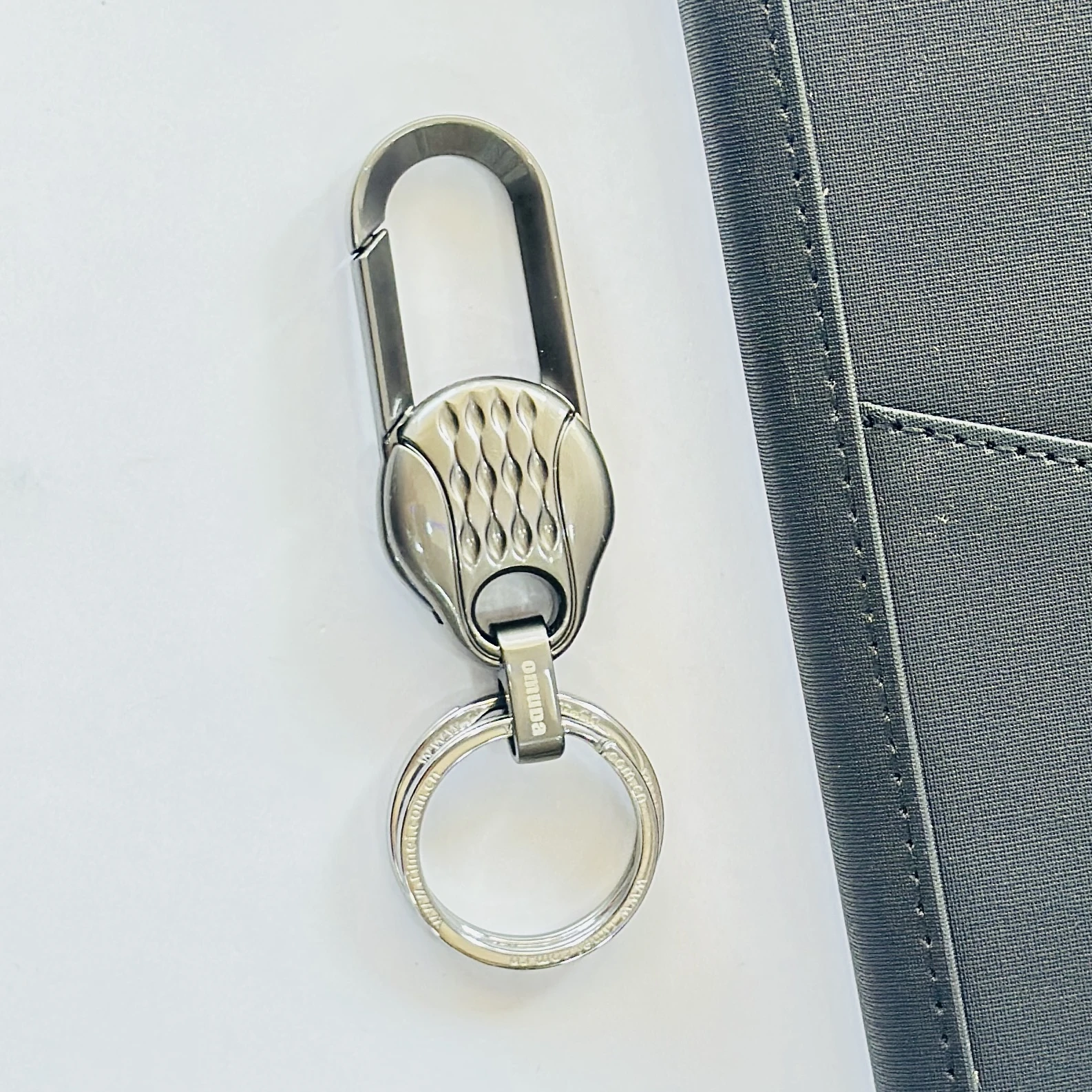 OMUDA hook locking metal keychain