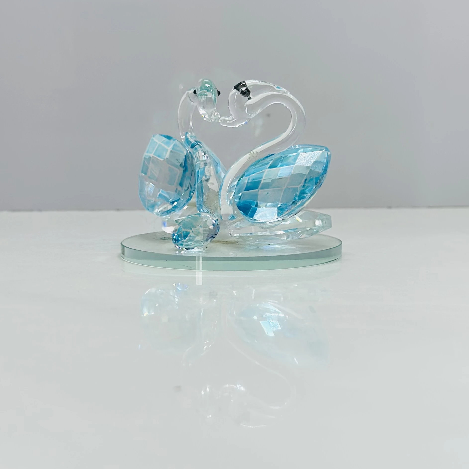 Crystal Swan Paperweight Figurine Glass Figure (SKU-5QYMVW)