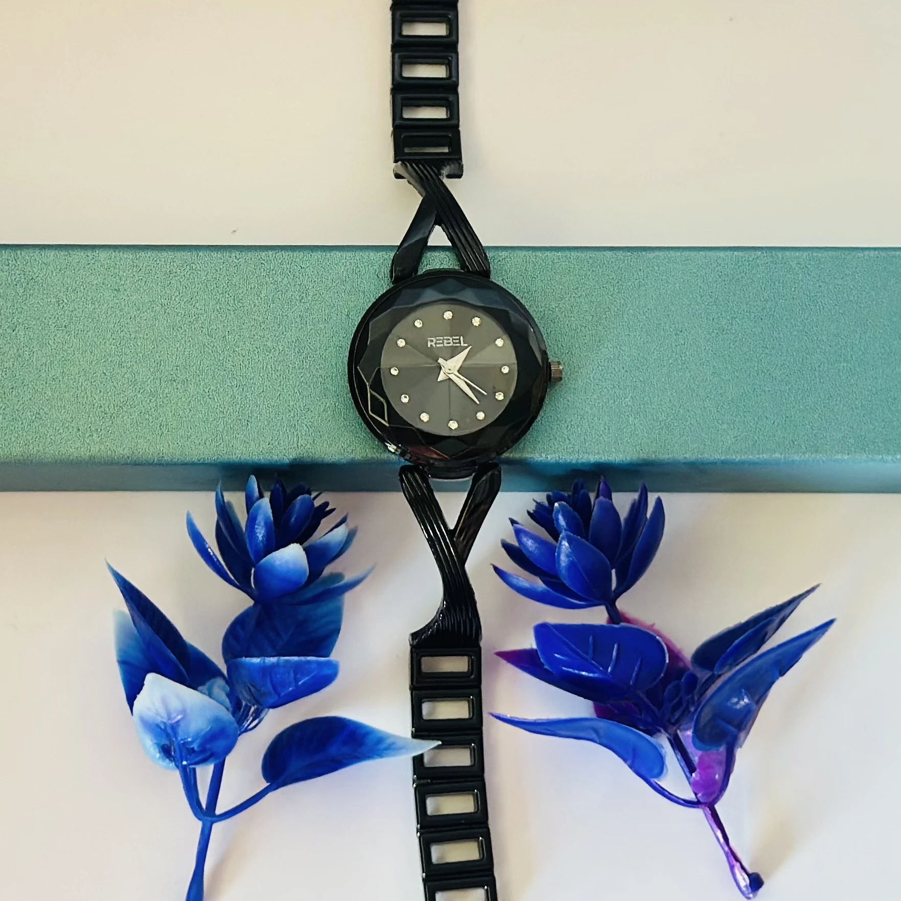 Royal Way analogue women's watch