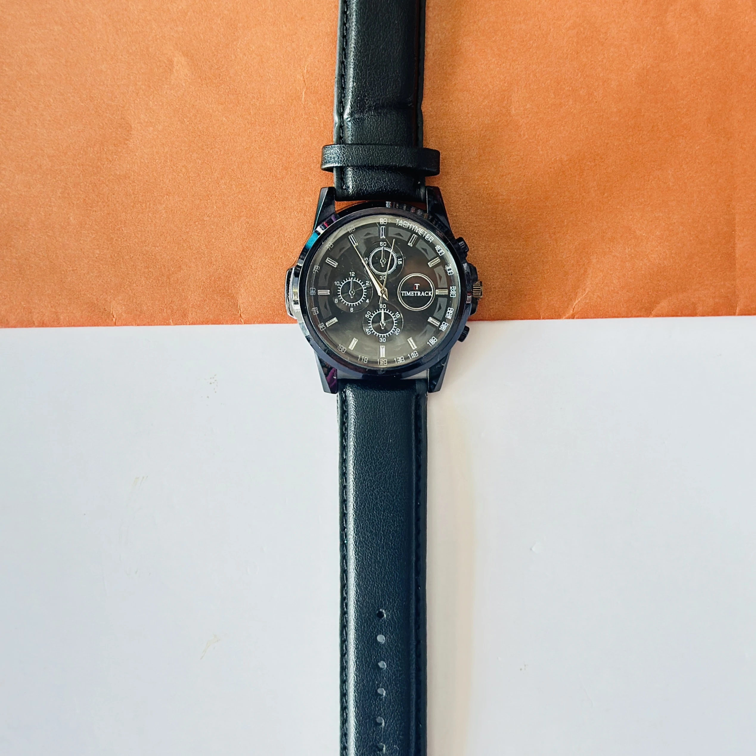 Relish designer black analog leather strap watch for men.