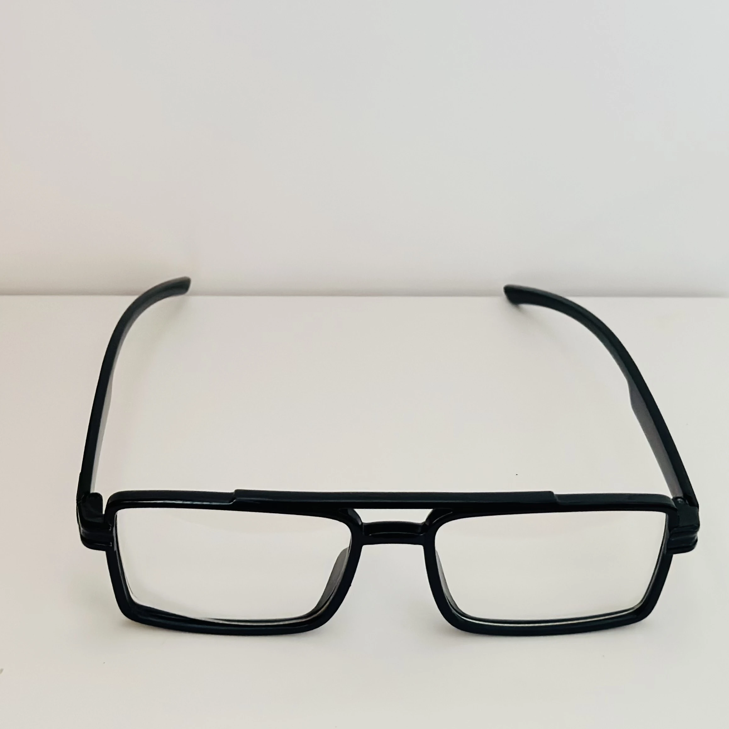 Aptica Fortis Capital reading glasses in black.