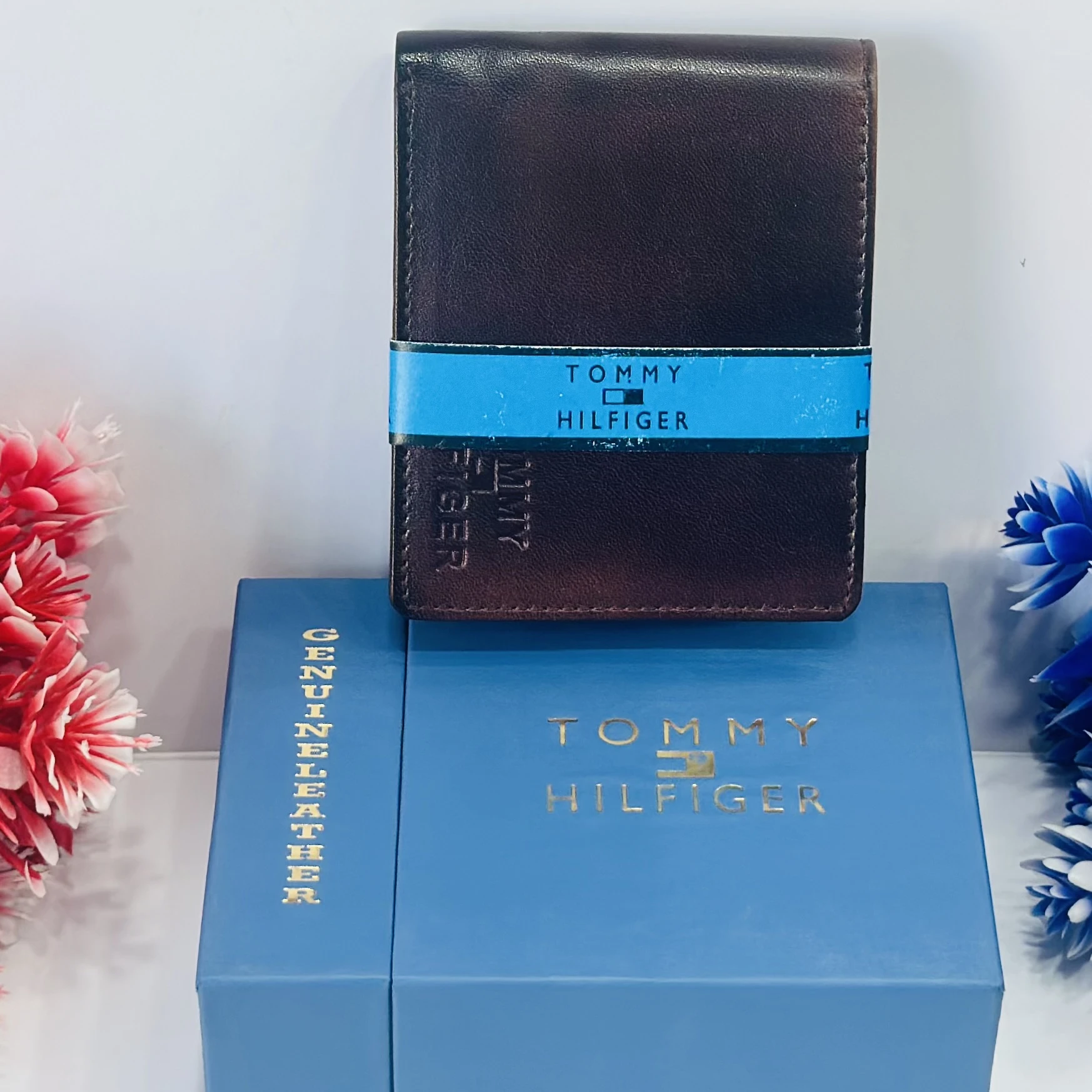 Tommy Hilfiger Men's Slim Leather Bifold Wallet