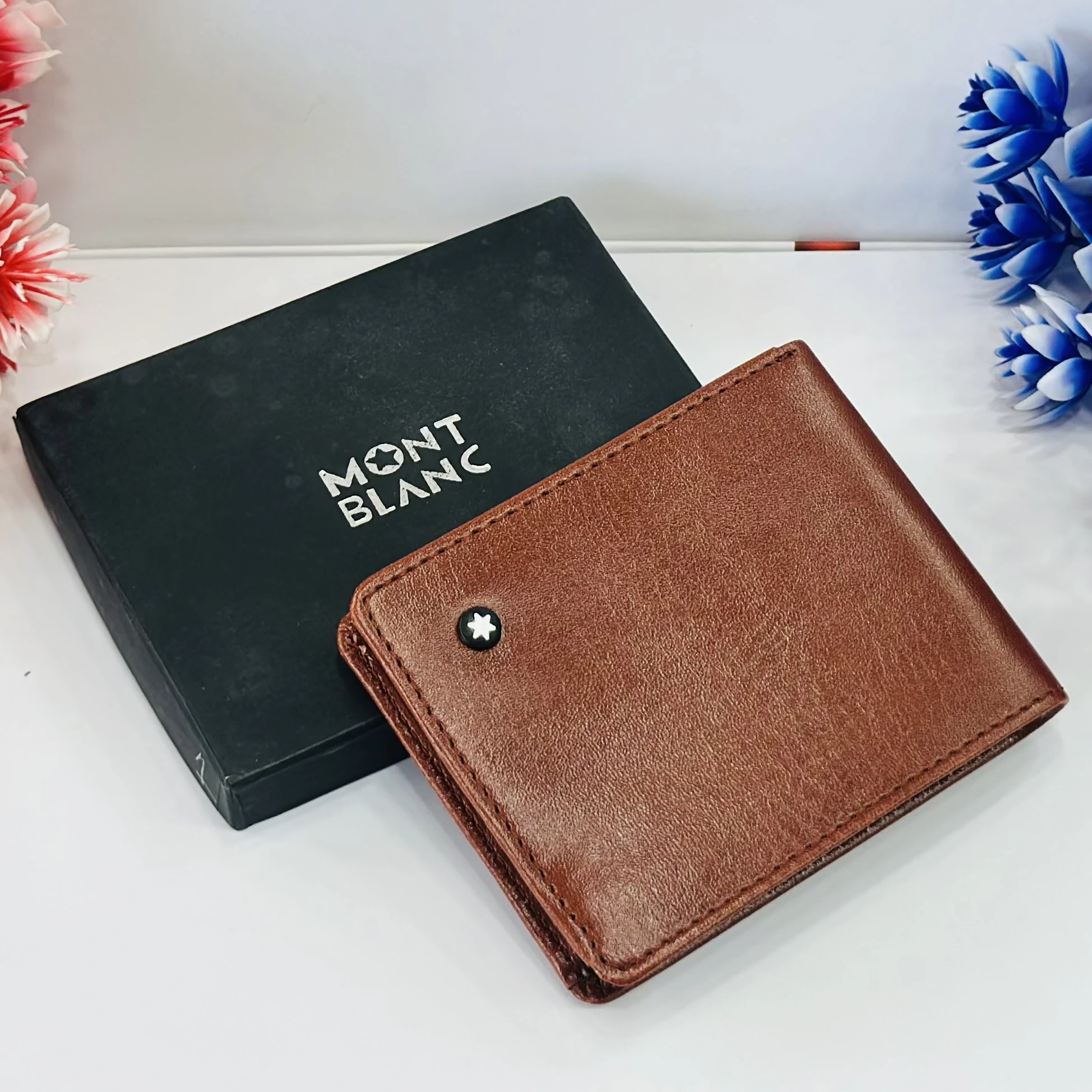 Montblanc Meisterstück 6cc wallet in brown leather.