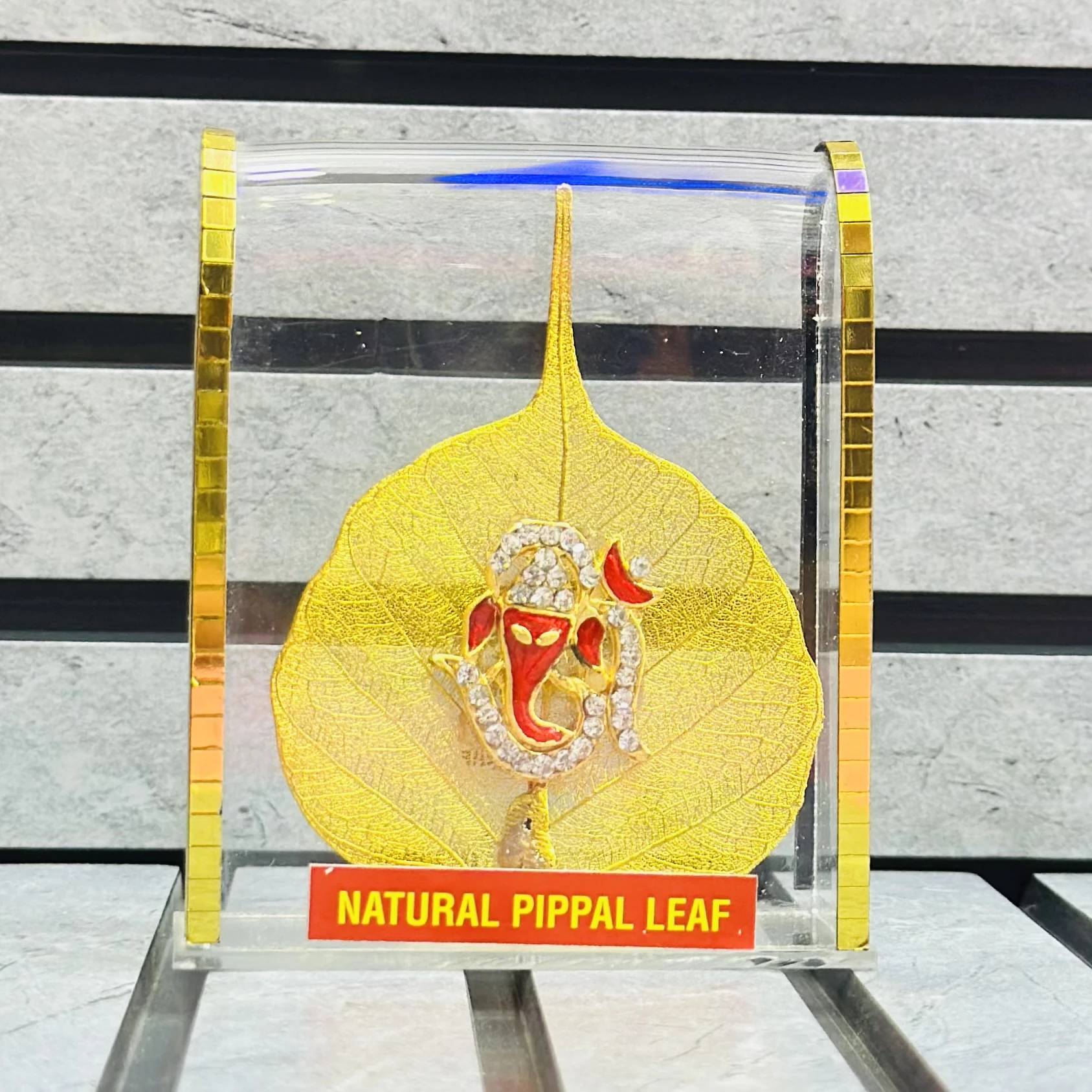 Gold -plated natural pipal leaf