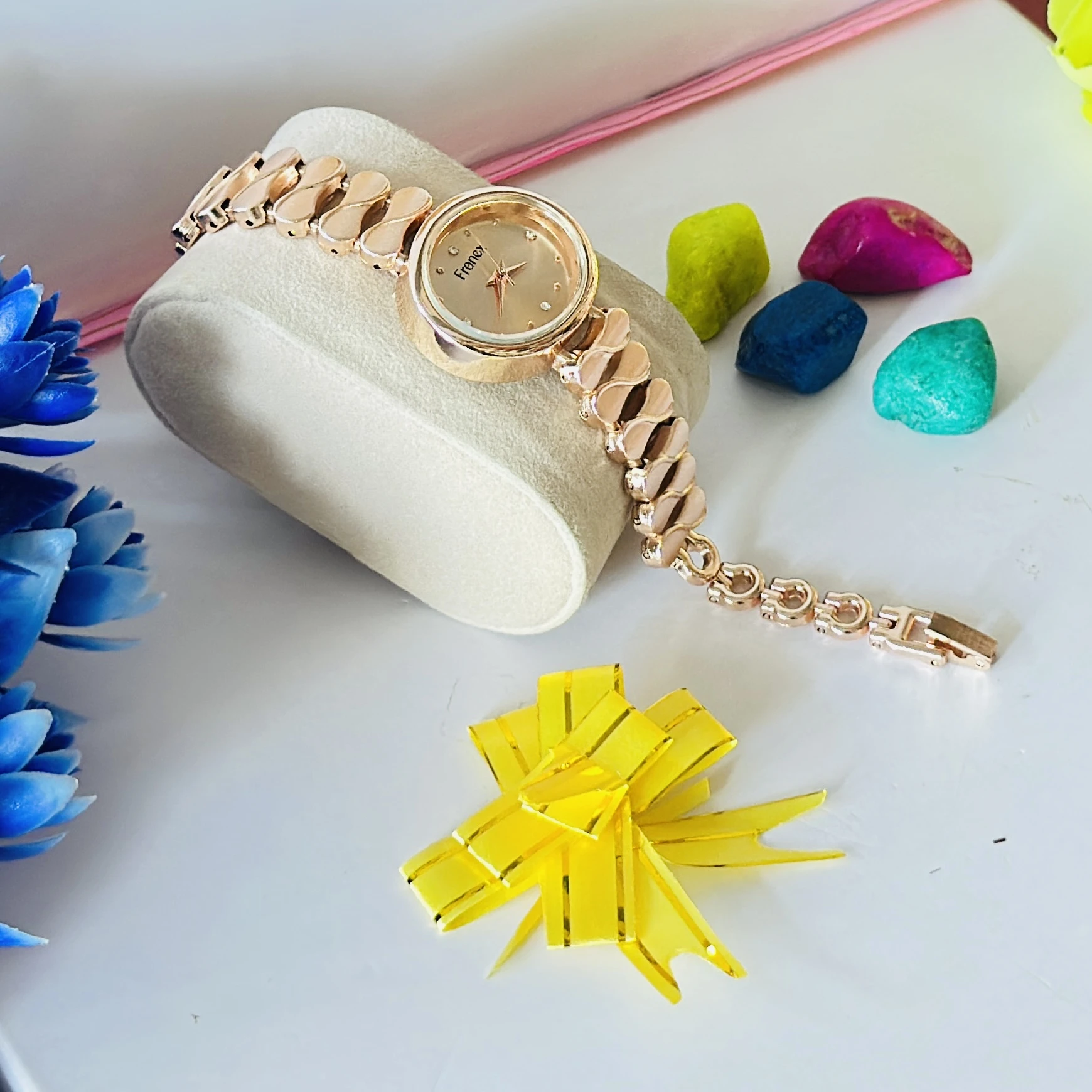 Fronex branded women's analog wristwatch